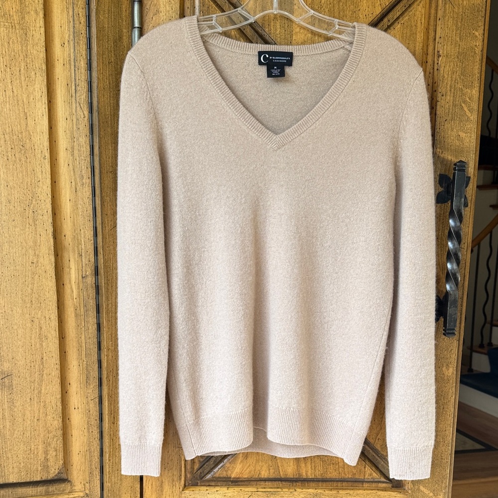 Bloomingdale's V-Neck Cashmere Sweater in Tan Size M Women’s